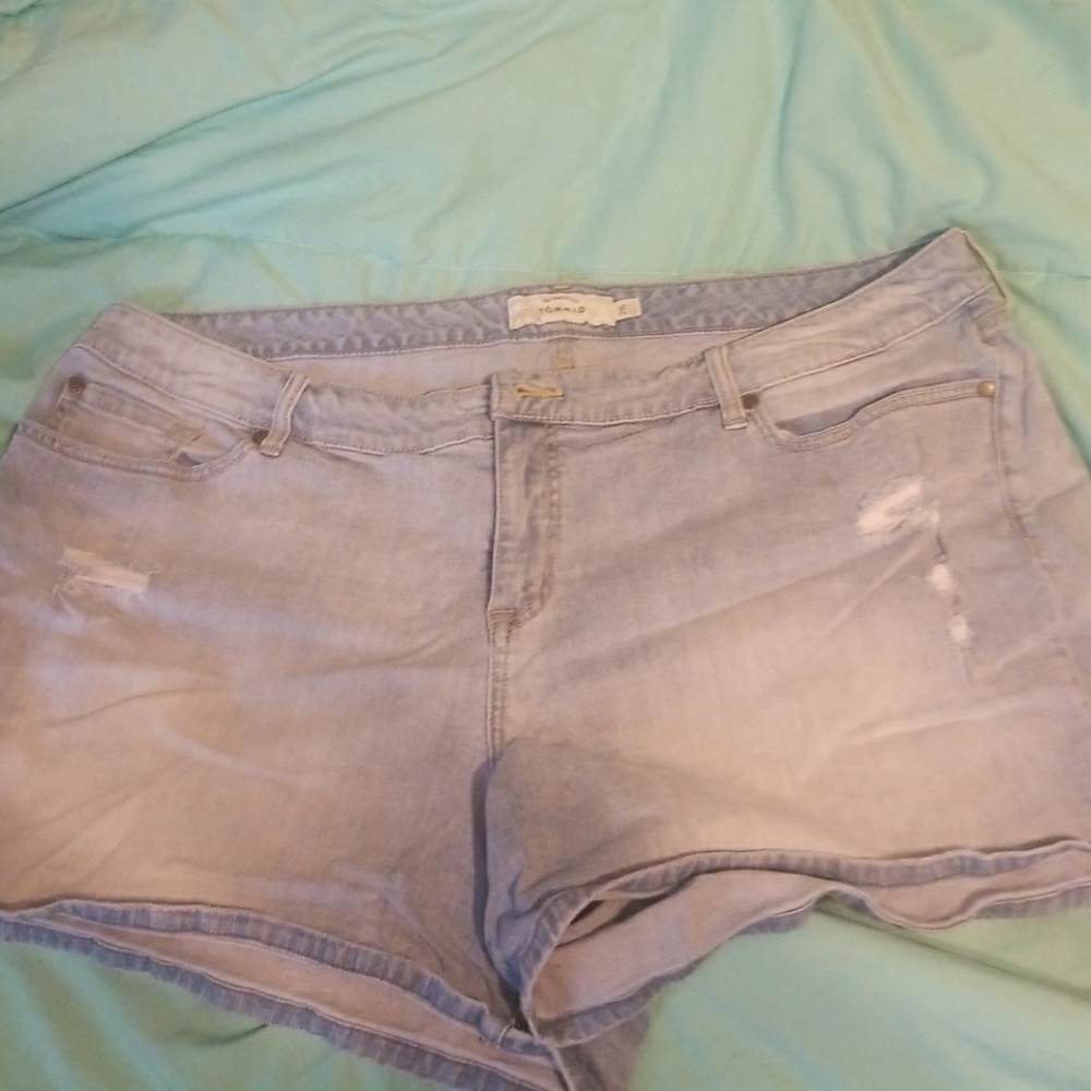 Light wash torrid shorts